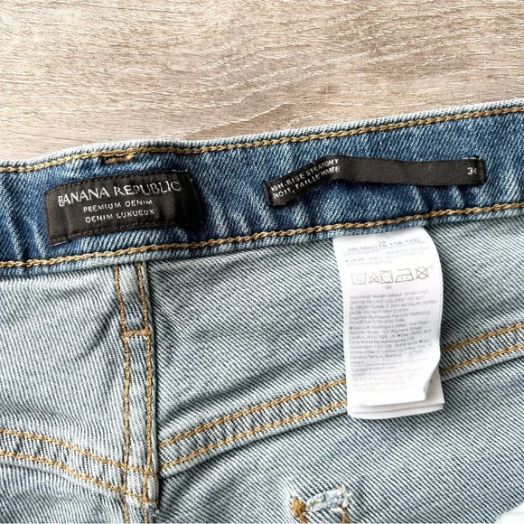 Banana Republic High Rise Straight Distressed  Jean Zion
Wash Denim - Picture 14 of 16